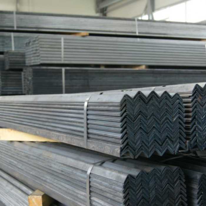 Уголок горячекатаный равнополочный 90х90х7 мм 12 м